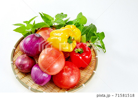 トマト 野菜 バスケット 71581518
