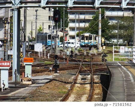 JR四国 宇和島駅に停車中の普通列車キハ54形 JR四国 宇和島駅に停車中の普通列車キハ54形 71581562