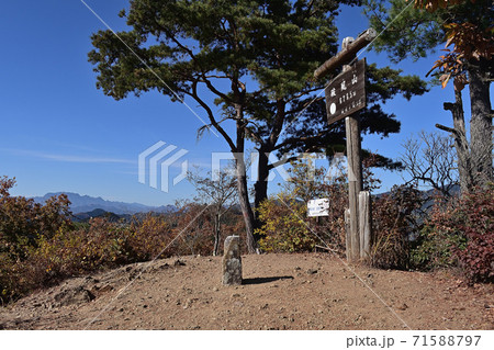 破風山山頂からの眺めと山頂標識 71588797
