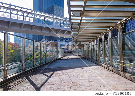 浜松町駅から東京ポートシティ竹芝まで続く歩行者デッキ（部分開通） 71590109