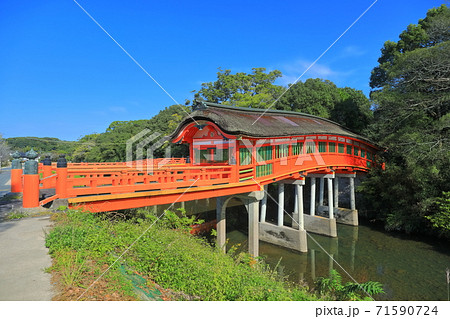 【大分県】晴天下の宇佐神宮　呉橋 71590724