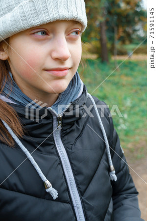 teen girl in autumn city park, walking and relaxing, beautiful nature teen girl in autumn city park, walking and relaxing, beautiful nature 71591145