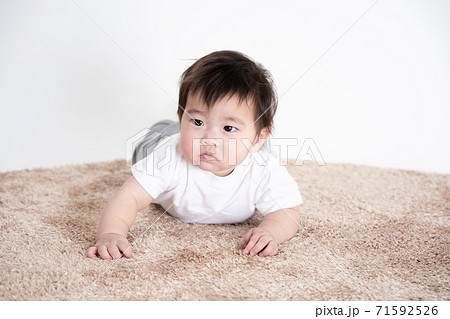赤ちゃん　乳幼児　0歳 71592526