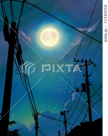 下から見上げた電柱のシルエットと月が輝く夜空の風景画 下から見上げた電柱のシルエットと月が輝く夜空の風景画 71594056