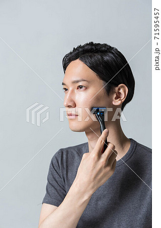 メンズビューティーイメージ 【髭剃り】 メンズビューティーイメージ 【髭剃り】 71595457