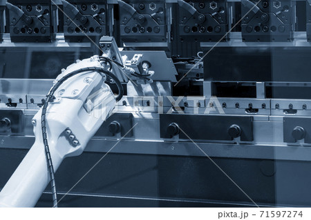 The robotic arm operation at hydraulic bending machine.  71597274