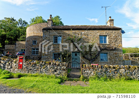 Old English brick house at Bolton Castle 71598110