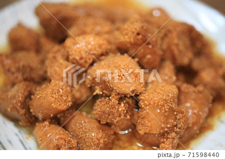 お皿に盛った鯛の子 お皿に盛った鯛の子 71598440