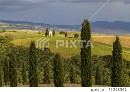 Chapel of the Madonna di Vitaleta, San Quirico d Orcia, Tuscany, Italy 71598561