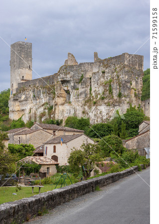 Castle Gavaudun in Lot-et-Garonne, Aquitaine, France 71599158