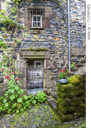 Old village in central Burgund, France 71599163