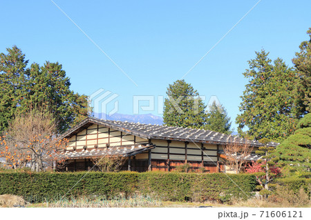 晩秋の安曇野　重要文化財 曽根原家住宅 71606121