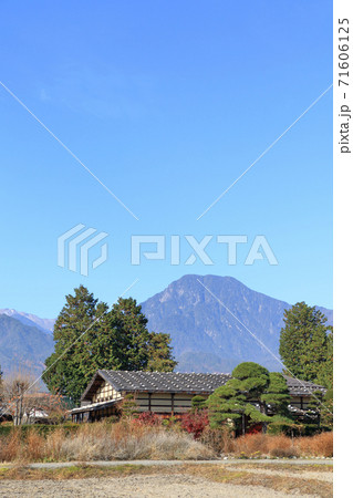 晩秋の安曇野 重要文化財 曽根原家住宅 晩秋の安曇野 重要文化財 曽根原家住宅 71606125