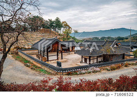 Seoak-dong old village at autumn in Gyeongju, Korea Seoak-dong old village at autumn in Gyeongju, Korea 71606522