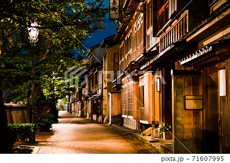 石川県金沢市 主計町茶屋街の夜景 石川県金沢市 主計町茶屋街の夜景 71607995