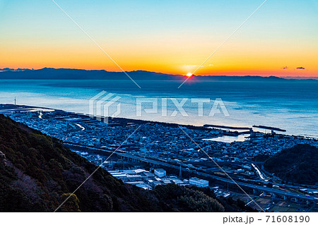 （静岡県）用宗（もちむね）漁港の夜明け 71608190