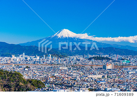 (静岡県)静岡市の街並みと富士山 (静岡県)静岡市の街並みと富士山 71609389