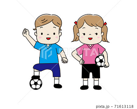 サッカーのユニフォームを着てボールを抱えた子供たちのイラスト素材