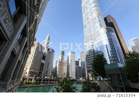 アメリカ合衆国 イリノイ州 シカゴ ダウンタウン トランプタワーの写真素材 アメリカ合衆国 イリノイ州 シカゴ ダウンタウン トランプタワーの写真素材