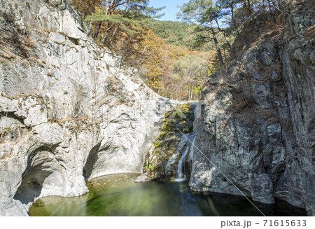 滝 岩 石 71615633