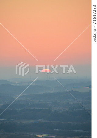 初日の出（鐘撞堂山／埼玉県 寄居町･深谷市） 71617233