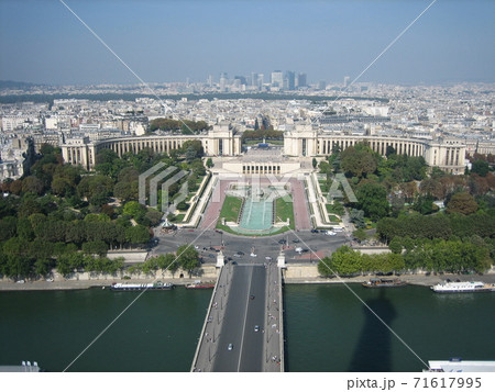 フランスエッフェル塔からの景色 セーヌ川とトロカデロ広場を望む の写真素材