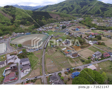 上空から眺めた野球場・SL〜ドローンで空撮(埼玉県秩父郡長瀞町長瀞・皆野町下田野) 上空から眺めた野球場・SL〜ドローンで空撮(埼玉県秩父郡長瀞町長瀞・皆野町下田野) 71621147