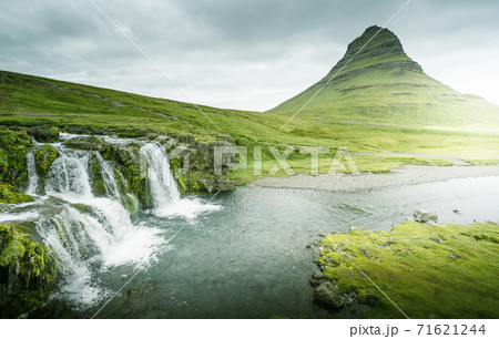 Kirkjufellsfoss Waterfall and Kirkjufell mountain 71621244