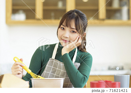 Woman Lifestyle Valentine's Day 71621421