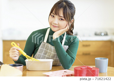 Woman Lifestyle Valentine's Day 71621422