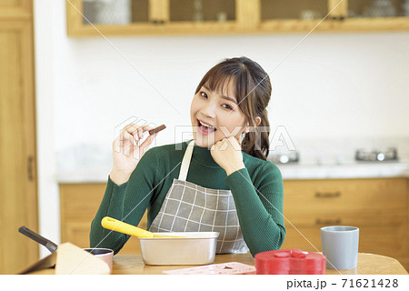 Woman Lifestyle Valentine's Day Woman Lifestyle Valentine's Day 71621428