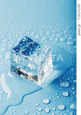 One Frozen Ice Cube with Clear Water Drops Stock Image - Image of melt,  closeup: 38580147