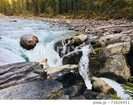 滝と岩 滝と岩 71626451