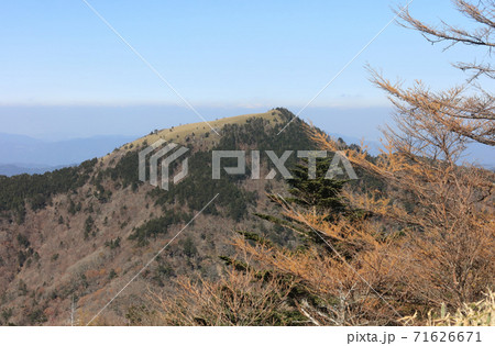 剣山登山道から見る丸笹山 剣山登山道から見る丸笹山 71626671