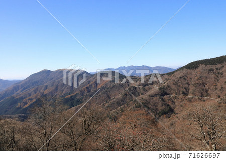 剣山登山道から見る塔丸と国道438号線 71626697