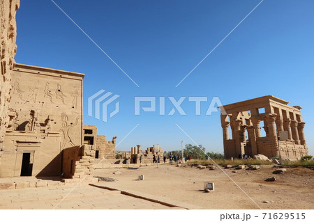 エジプトの風景、ナイル川流域のイシス神殿(Temple of Isis in Egypt) エジプトの風景、ナイル川流域のイシス神殿(Temple of Isis in Egypt) 71629515