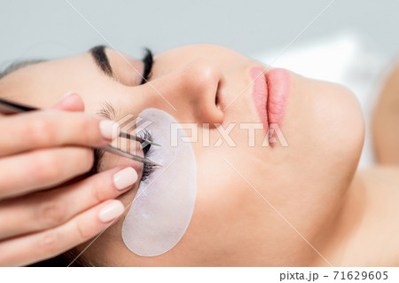 Eyelash extension procedure. Eyelash extension procedure. 71629605