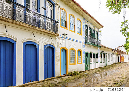 Old houses facades in colonial style on the old and historic city of Paraty 71631244