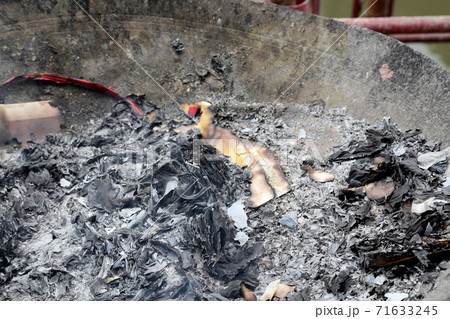 Burning Paper 71633245