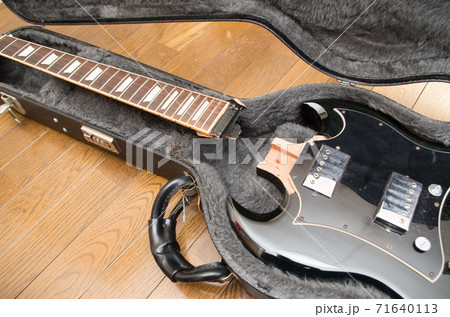 ギター ネック折れの写真素材 [71640113] - PIXTA