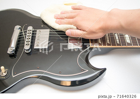 ギター　メンテナンス 71640326