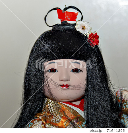 伝統的日本人形の表情の写真素材
