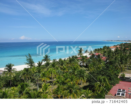 キューバ・パラデロビーチの青い海 キューバ・パラデロビーチの青い海 71642405