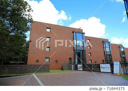 東京散歩　上野恩賜公園にある東京都美術館 71644375