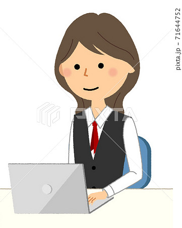PCを操作する制服姿の女性 71644752