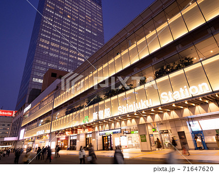 東京都　新宿駅甲州街道改札 71647620