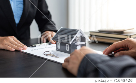 Real estate agent or sales manager has proposed terms and conditions to customers who sign house purchase agreements with insurance, Agreement to sign the purchase contract concept. Real estate agent or sales manager has proposed terms and conditions to customers who sign house purchase agreements with insurance, Agreement to sign the purchase contract concept. 71648426