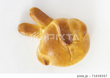 ジャンケンの手の形をしたパンの写真の写真素材