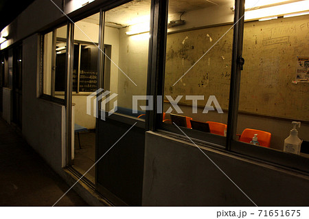 上越線土合駅の下りホームにある待合室の写真素材