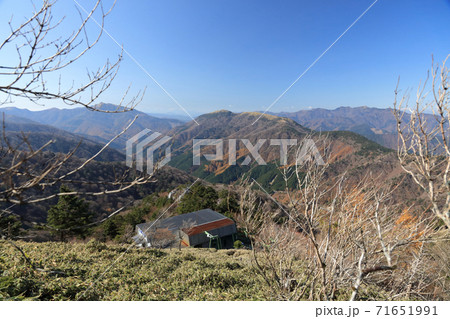 剣山登山リフトの西島駅を手前に塔丸方面を望む 71651991